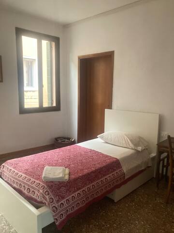 Light and big flat in Venice gallery image 5