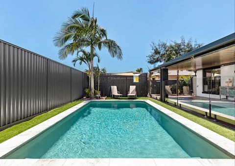Hampton Haus - Cute Family Retreat with Pool