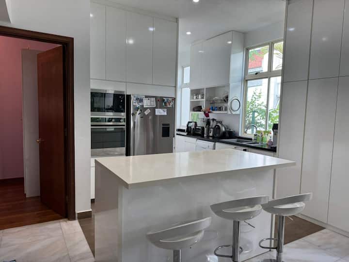 5 Bedrm House 6mins Walk To Mrt - Singapore