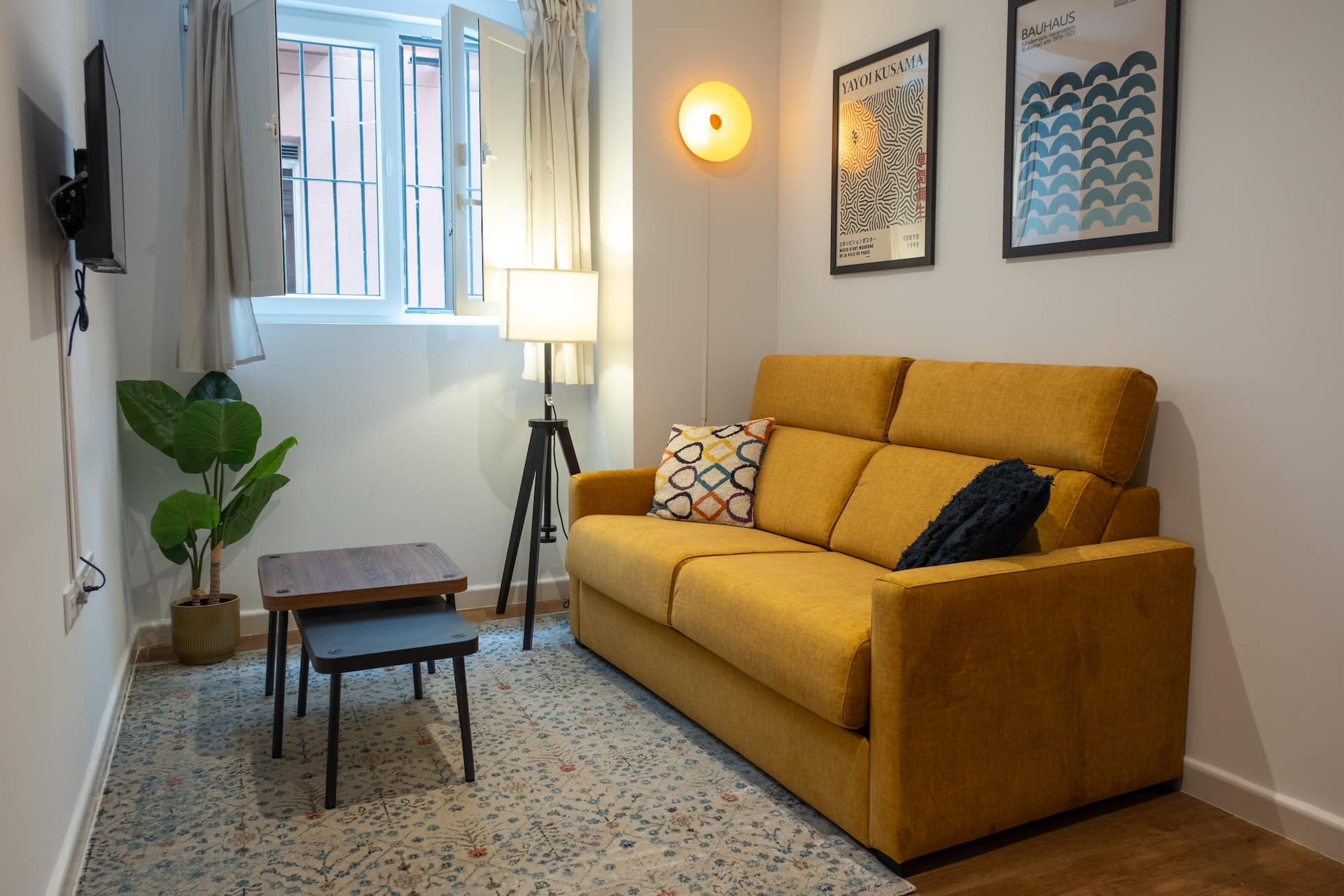 GMC Hotels, Apartment with a queen bed and a sofa bed.