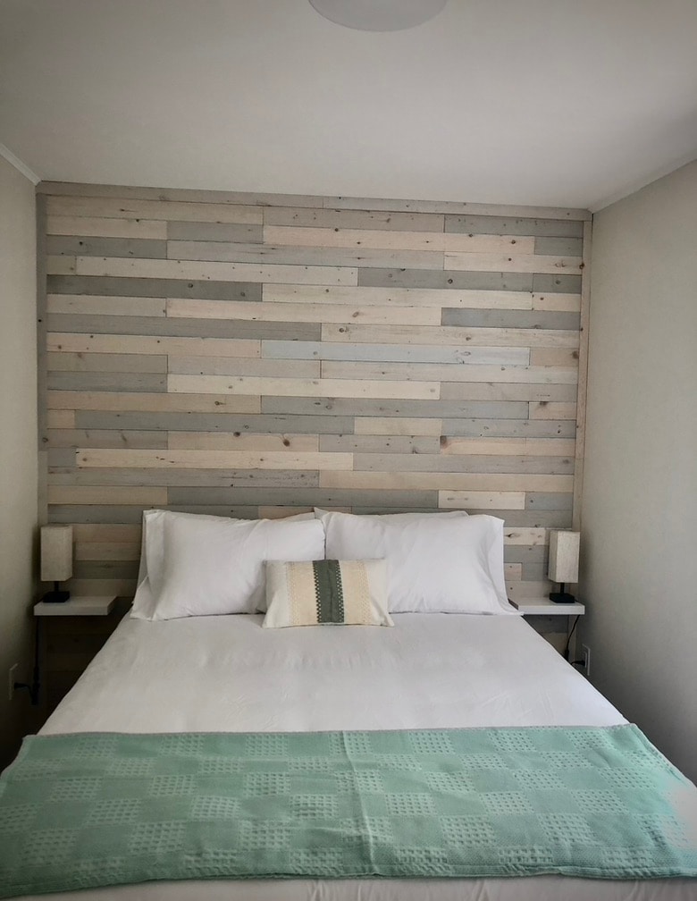 Kitanda aina ya Queen kilicho na duvet, mito 4 
(laini na thabiti) 