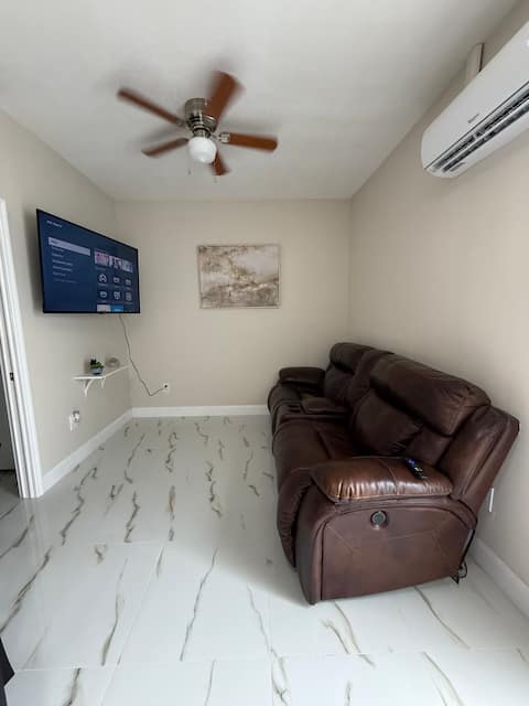 Top Airbnb: BRAND NEW! 1 Bedroom APT in Campbell
