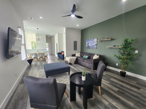 Popular Airbnb listing: Modern ATL 3BR Duplex Retreat in Sylvan Hills