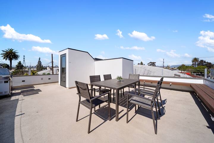 Lux 5BR Oasis: Pool, Firepit & Private Rooftops gallery image 5