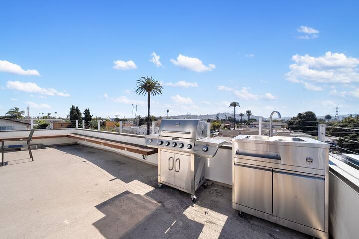 Lux 5BR Oasis: Pool, Firepit & Private Rooftops gallery image 4