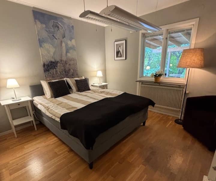 Fin Lägenhet I Lugnt Villaområde - Stokholm