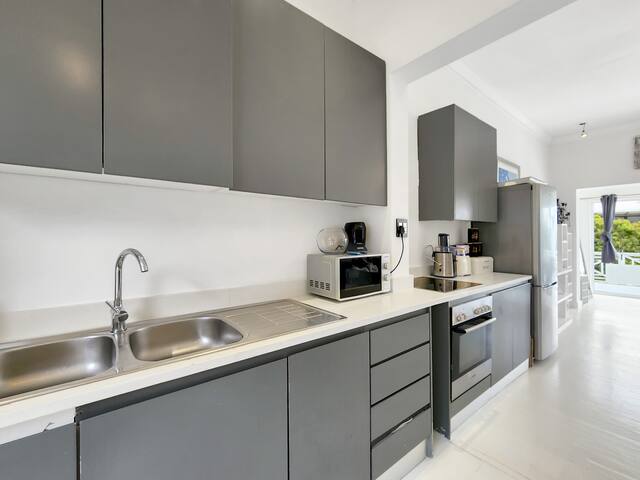 Camps Bay Delight gallery image 4