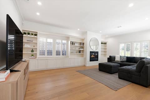 Popular Airbnb listing: Central LA Modern Single-Level Home Near Wilshire in Mid Wilshire