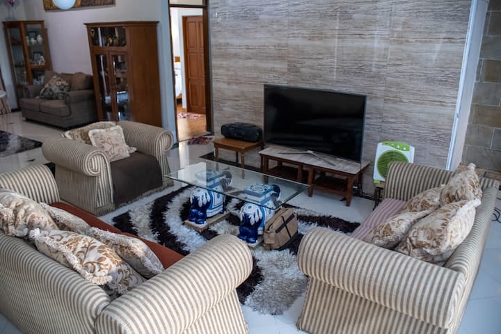7 Bedroom Villa In Central Yogyakarta - Yogyakarta