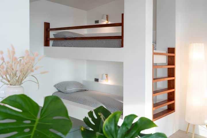 Bunk beds in Master Suite 1 at Villa Kung-Guu (note: more bunk beds are also in the poolside Master Suite 3)