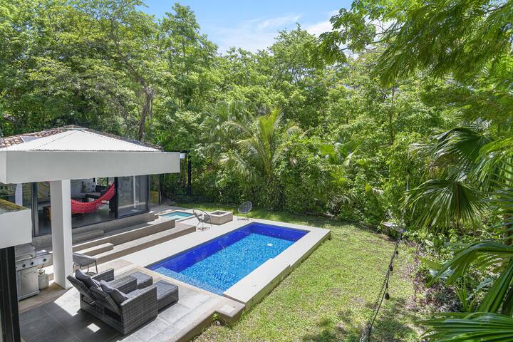5 Mins to Beach- Family Home with Pool