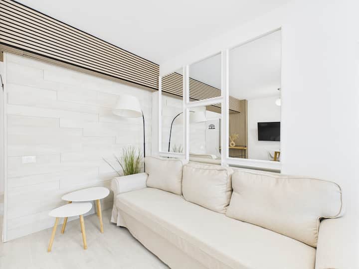 Spacious Studio With Balcony - Bragadiru