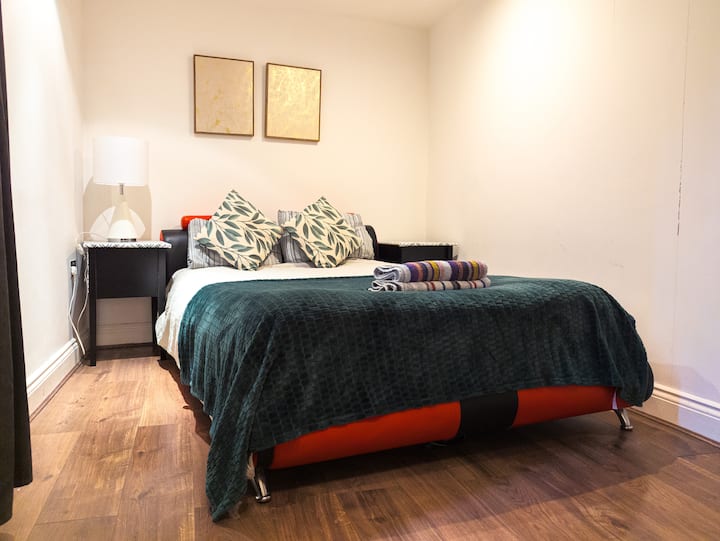 Large 1 Bedroom Apt In Centre - Portsmouth