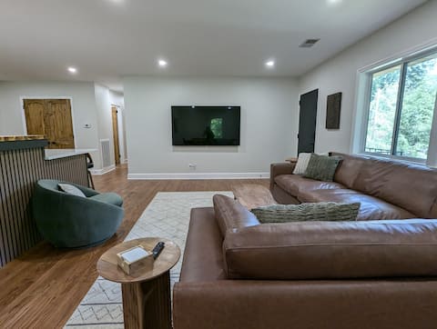 Successful Airbnb property: Magnolia Lodge | Pool | Hot Tub | Movie Theater in Chattanooga