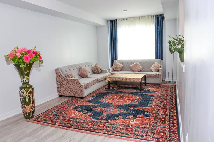 Central Gem Fully Furnished: 4BR 4Bath Backyard gallery image 5