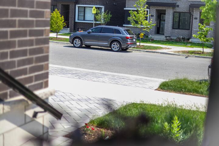 Central Gem Fully Furnished: 4BR 4Bath Backyard gallery image 2