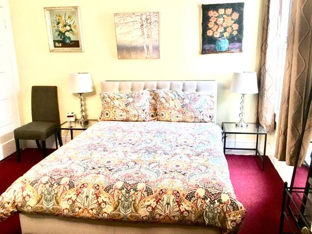 Elegant Victorian Flat gallery image 4