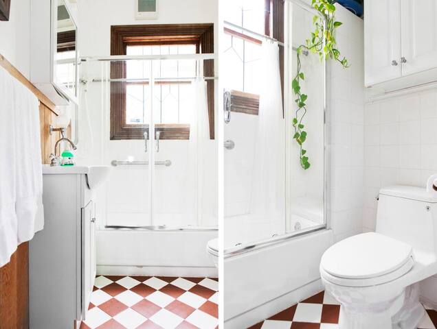 Elegant Victorian Flat gallery image 5