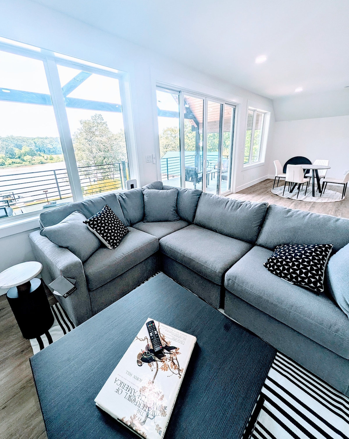 Top performing Airbnb: "Gamers Garage" Lakehome Game Room & Putting Green in Florence / Muscle Shoals