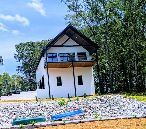 "Gamers Garage" Lakehome Game Room & Putting Green