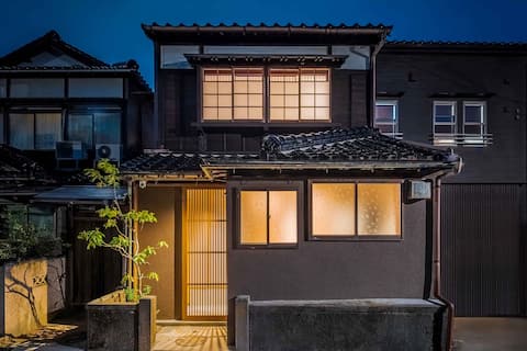 5 min to Omicho Market, Traditional Japanese House