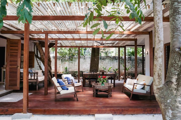 Kilua Cottage - a beachfront garden paradise