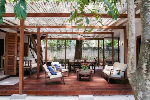 Kilua Cottage - a beachfront garden paradise