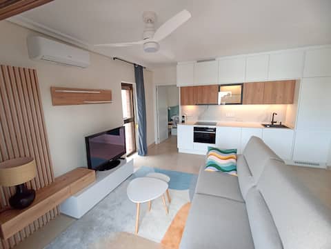 Successful Airbnb property: Cozy central apartment with pool and parking in Torremolinos
