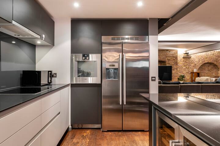 Wapping Thames Penthouse- 2,000 sq ft gallery image 4