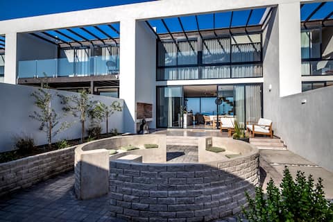 Luxury Beachfront Retreat