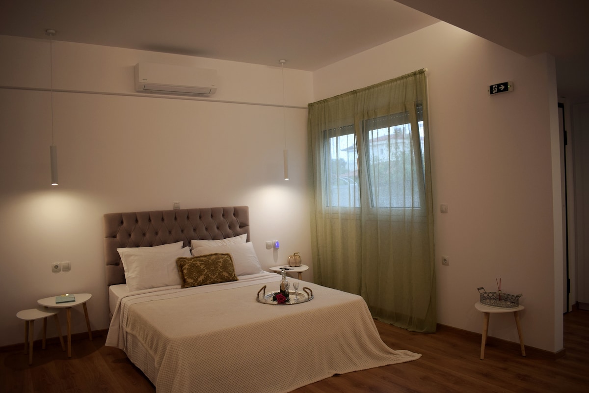 Geniet van de ruimte met moderne accenten en minimale esthetiek.