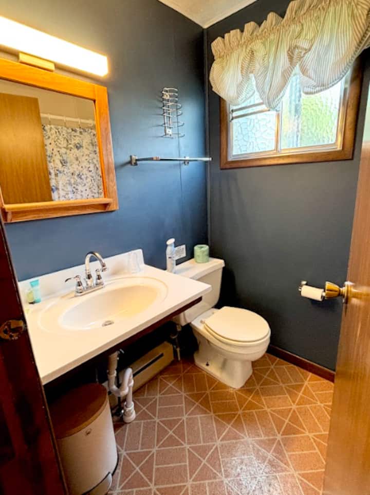 Keuka Cove Inn - Room #16 - Penn Yan, NY