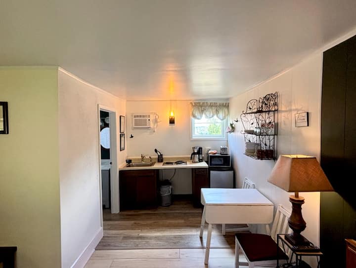Keuka Cove Inn - Room #18 (Queen) - Penn Yan, NY