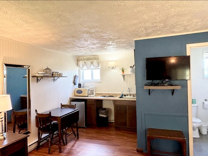 Keuka Cove Inn - Room #19 (Two Double Beds) - Penn Yan, NY