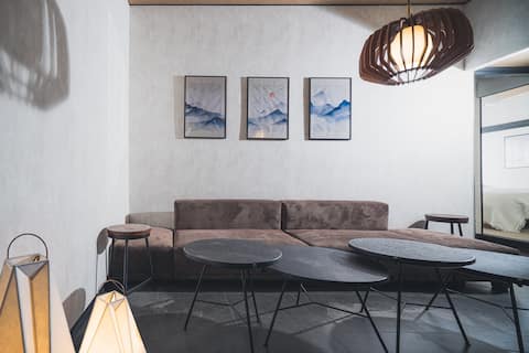 Lantern Hiyori/120 ㎡/ 5LDK/ 3 showers/ 30 seconds walk from Okubo station/ Traditional Japanese-styl