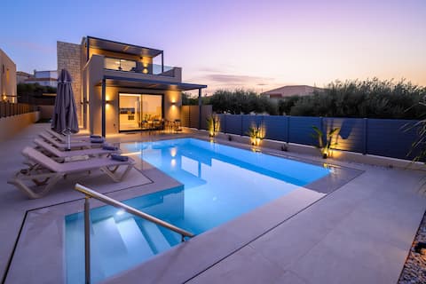 Petrus Luxury Villa 2 | 3 Bedrooms & 3 Bathrooms