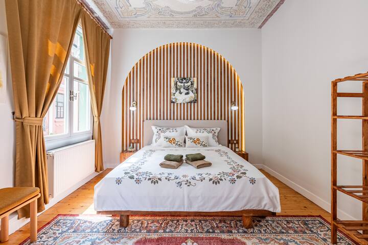 Artful Galata Gem: 4BR, 2BA, LR, Galata Tower View