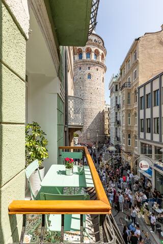 Artful Galata Gem: 4BR, 2BA, LR, Galata Tower View gallery image 2