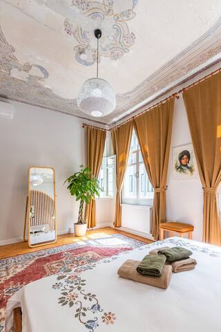 Artful Galata Gem: 4BR, 2BA, LR, Galata Tower View gallery image 3