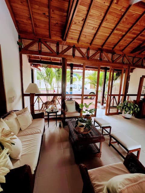 Successful Airbnb property: Sauna + private pool | 4-bedroom house, 8 guests in Girardot