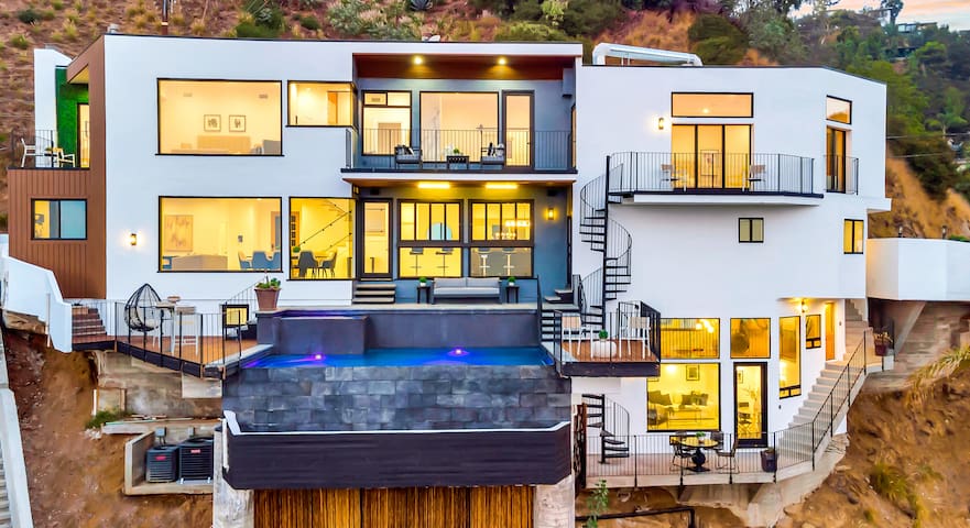 Modern Villa sunset Plaza