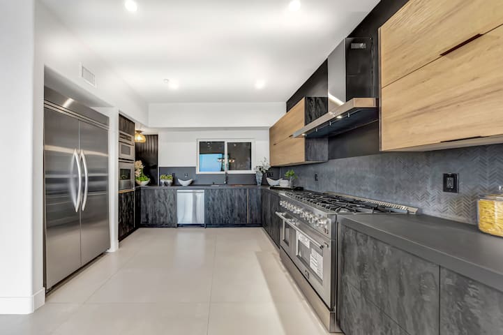 Modern Villa sunset Plaza gallery image 4