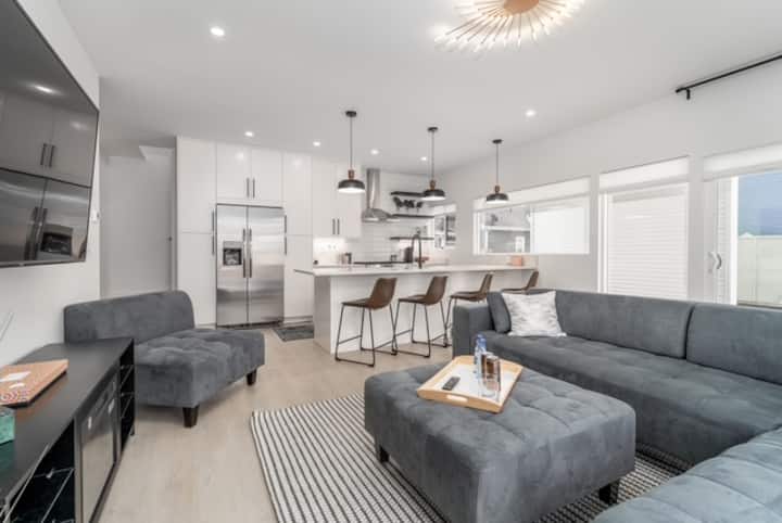 Dog-friendly 3br Indy Rooftop • Walk To Lucas Oil - Indianapolis, IN