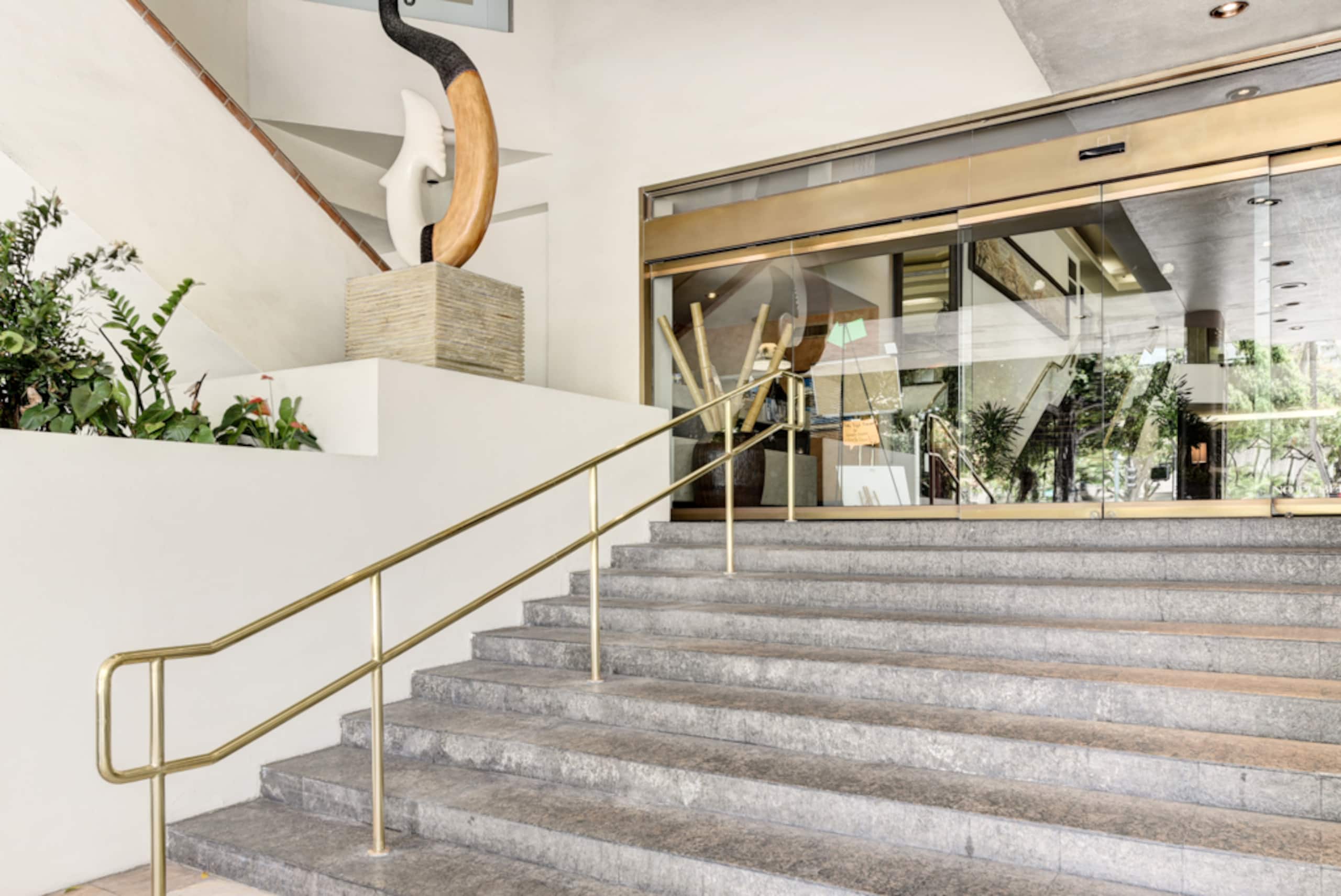 Bright Central Studio at Luana Hotel + Suites - Image 27