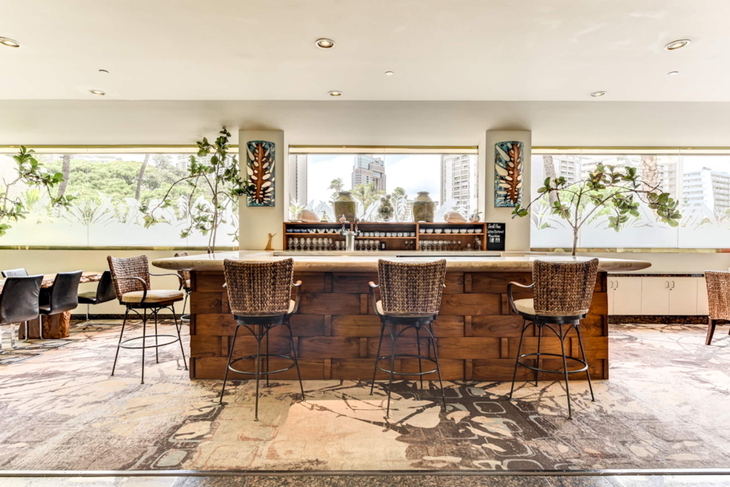 Bright Central Studio at Luana Hotel + Suites - Image 26