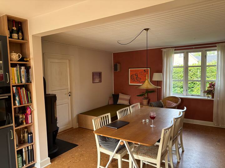 غرفة طعام المطبخ
إمكانية وجود سرير إضافي على الأريكة النهارية