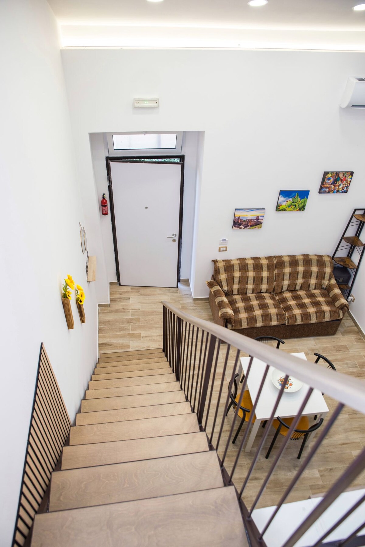 Proprietà Airbnb di successo: 3 Rooms - Wooden loft, bright, modern center a Catania