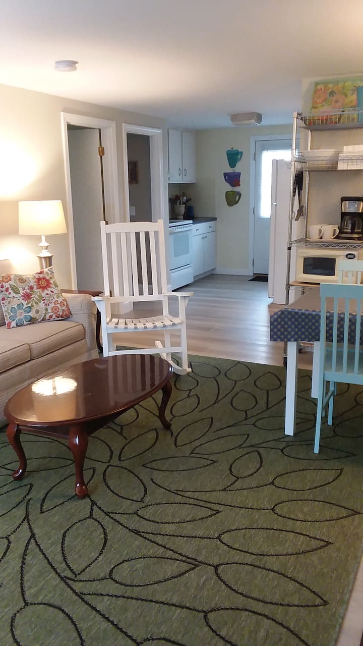 3 Redwing Place walk to beach and tennis! Cottages for Rent in