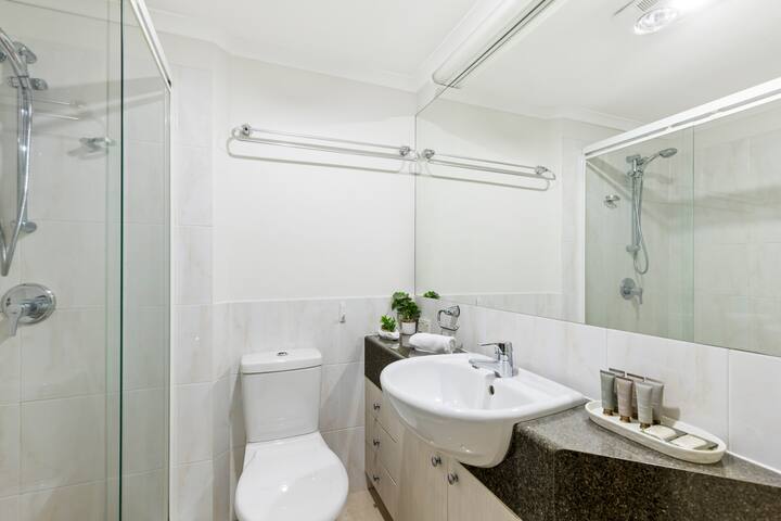 Parkside Southbank 2bed Villa gallery image 3