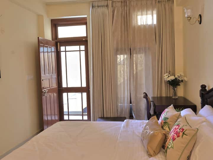 Peaceful Garden Home | 2br W/ Sitout | Bani Park - Jaipur